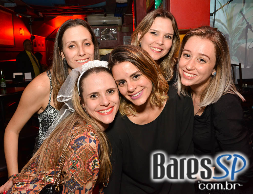 Banda Junkie Box e Sal Vincent animaram o sábado do Republic Pub Banda Junkie Box e Sal Vincent animaram o sábado do Republic Pub