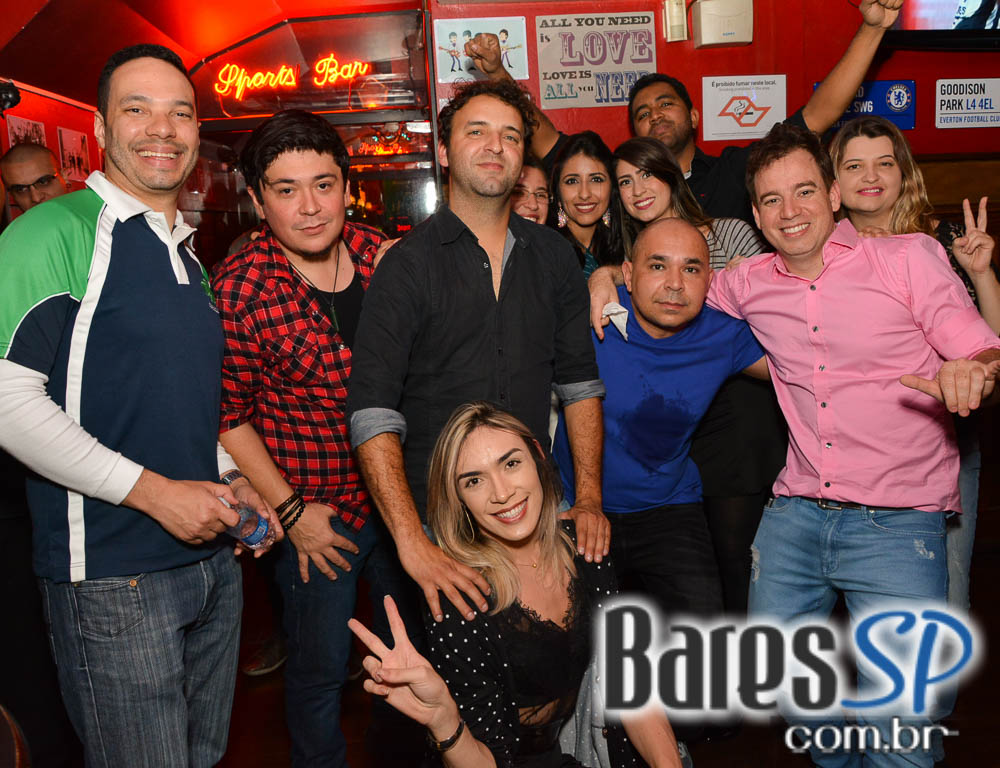 Banda Burnz e Sal Vincent comandaram a sexta-feira com pop rock no Republic Pub Banda Burnz e Sal Vincent comandaram a sexta-feira com pop rock no Republic Pub