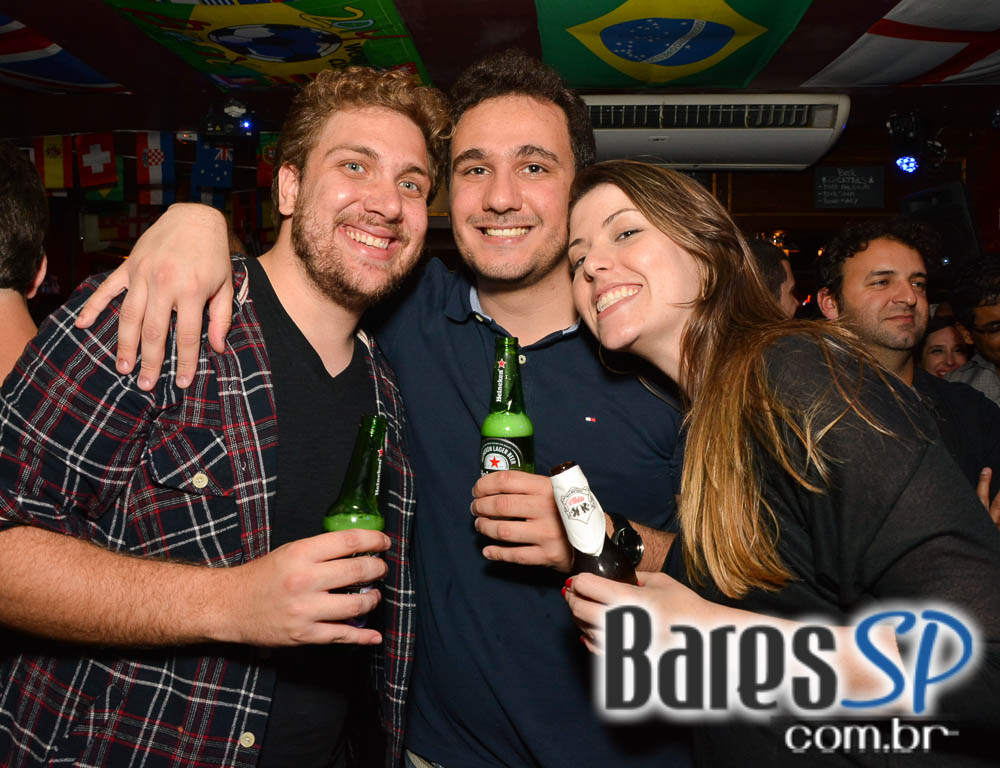 Banda Burnz e Sal Vincent comandaram a sexta-feira com pop rock no Republic Pub Banda Burnz e Sal Vincent comandaram a sexta-feira com pop rock no Republic Pub