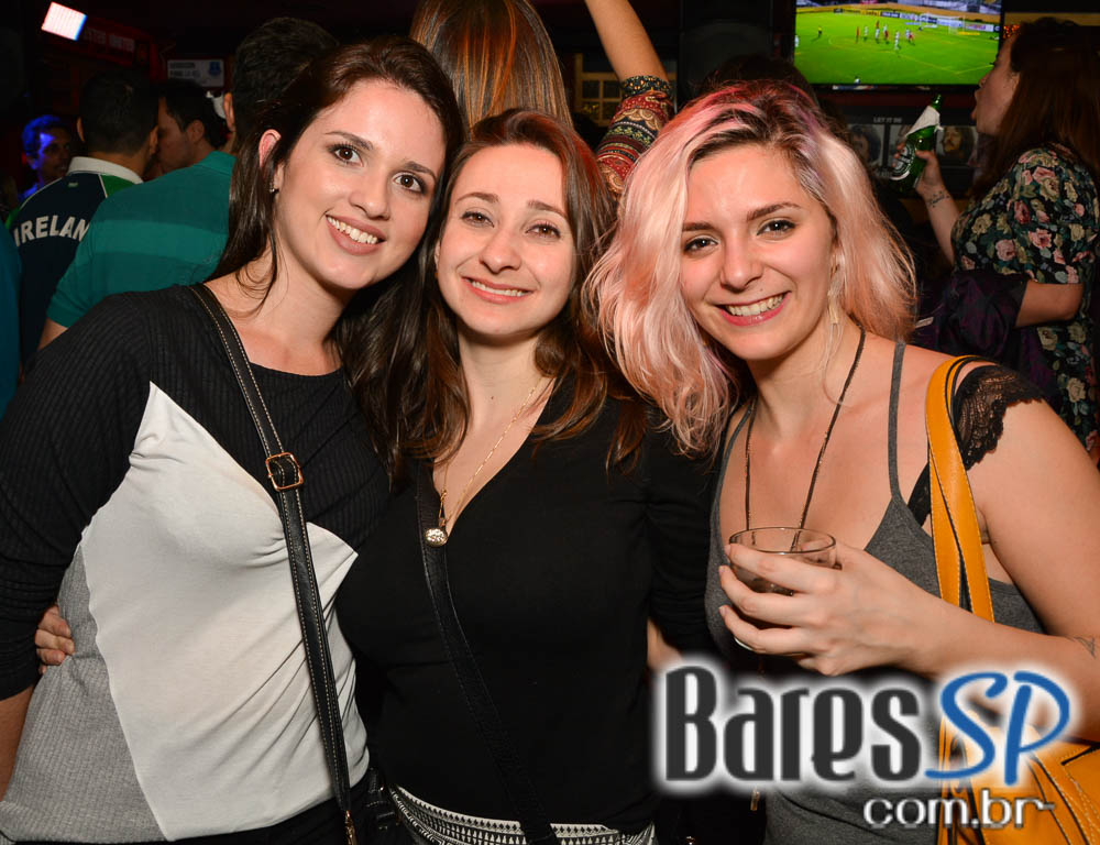 Banda Burnz e Sal Vincent comandaram a sexta-feira com pop rock no Republic Pub Banda Burnz e Sal Vincent comandaram a sexta-feira com pop rock no Republic Pub