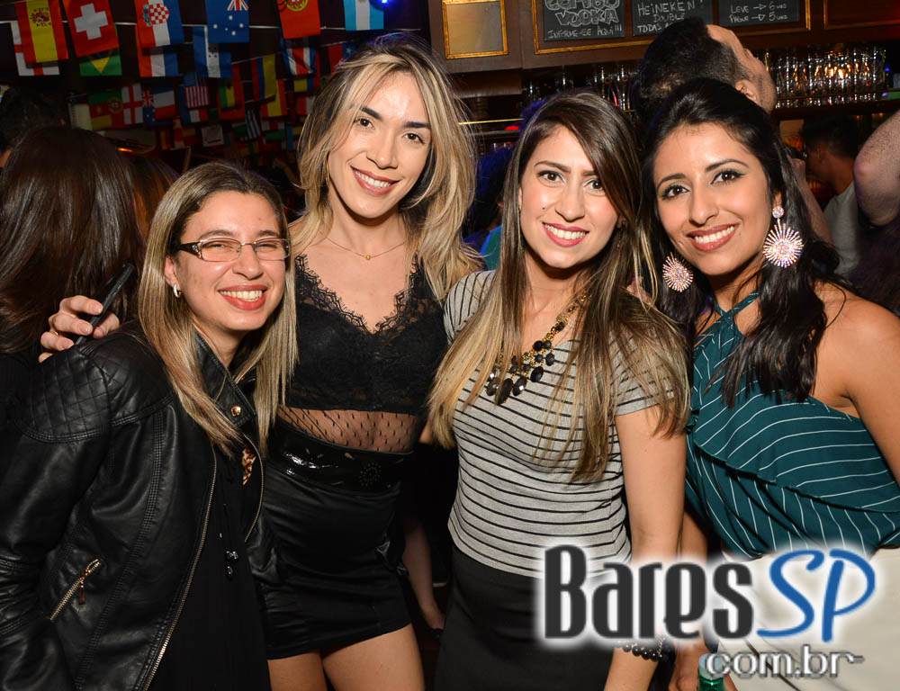 Banda Burnz e Sal Vincent comandaram a sexta-feira com pop rock no Republic Pub Banda Burnz e Sal Vincent comandaram a sexta-feira com pop rock no Republic Pub