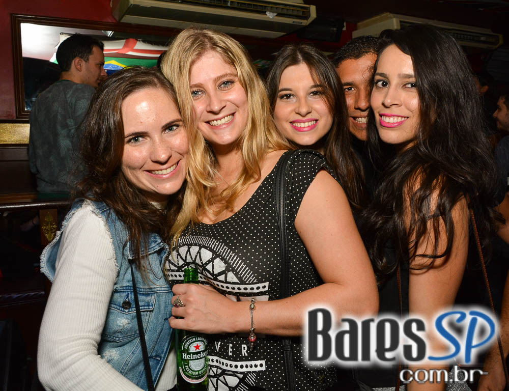 Piper e William Kim comandaram a noite com pop rock no Republic Pub Piper e William Kim comandaram a noite com pop rock no Republic Pub