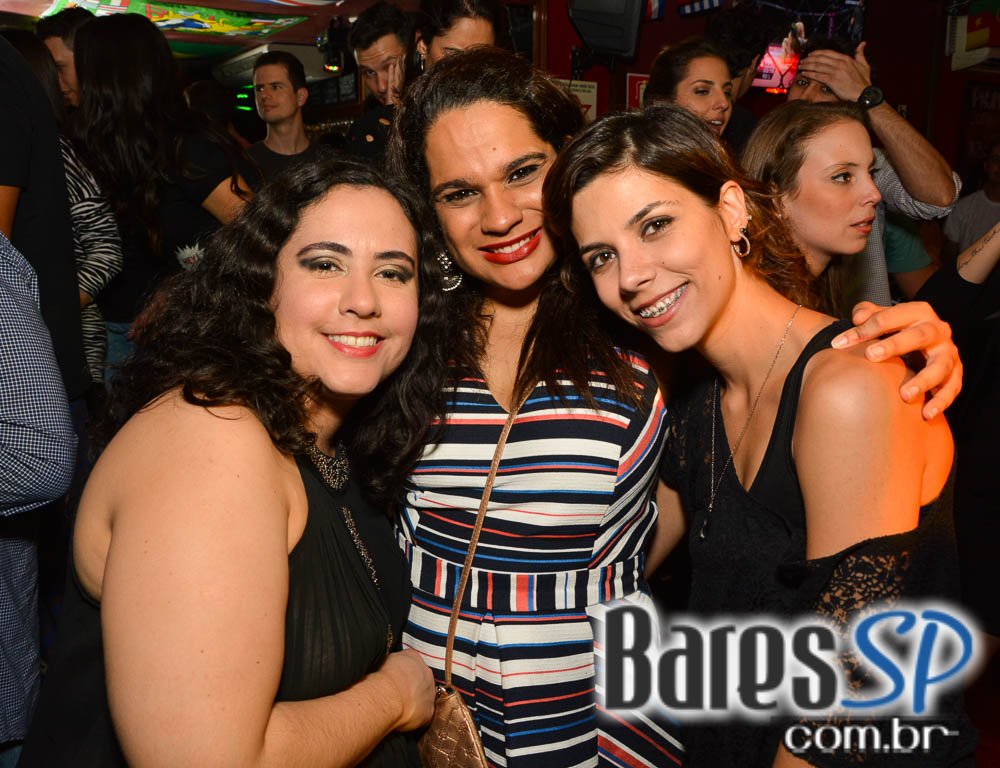 Piper e William Kim comandaram a noite com pop rock no Republic Pub Piper e William Kim comandaram a noite com pop rock no Republic Pub