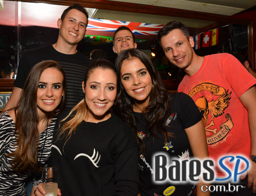 Piper e William Kim comandaram a noite com pop rock no Republic Pub Piper e William Kim comandaram a noite com pop rock no Republic Pub