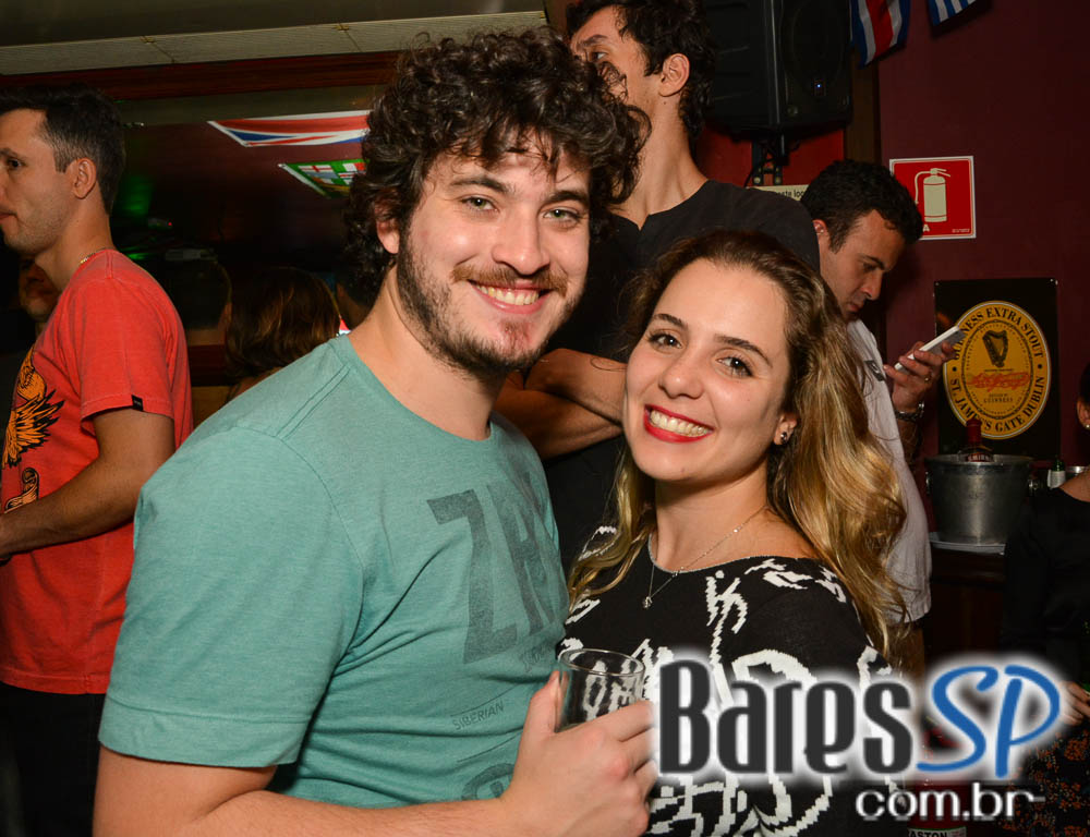 Piper e William Kim comandaram a noite com pop rock no Republic Pub Piper e William Kim comandaram a noite com pop rock no Republic Pub