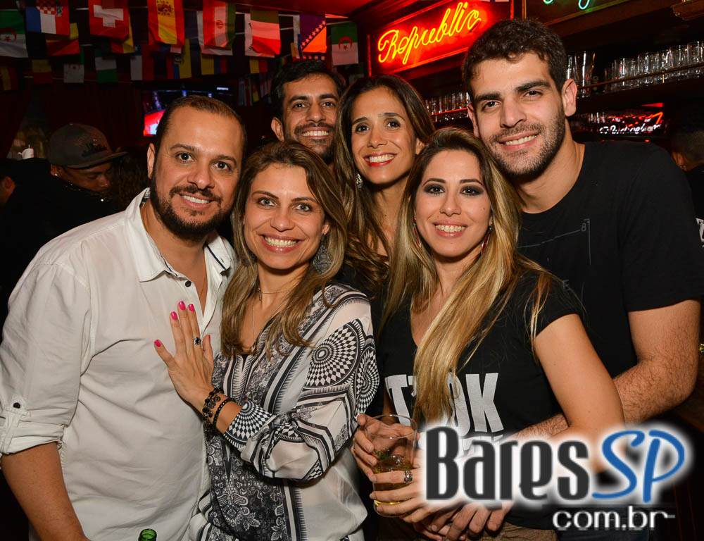 Piper e William Kim comandaram a noite com pop rock no Republic Pub Piper e William Kim comandaram a noite com pop rock no Republic Pub