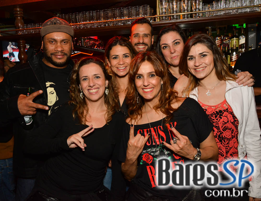 Piper e William Kim comandaram a noite com pop rock no Republic Pub Piper e William Kim comandaram a noite com pop rock no Republic Pub