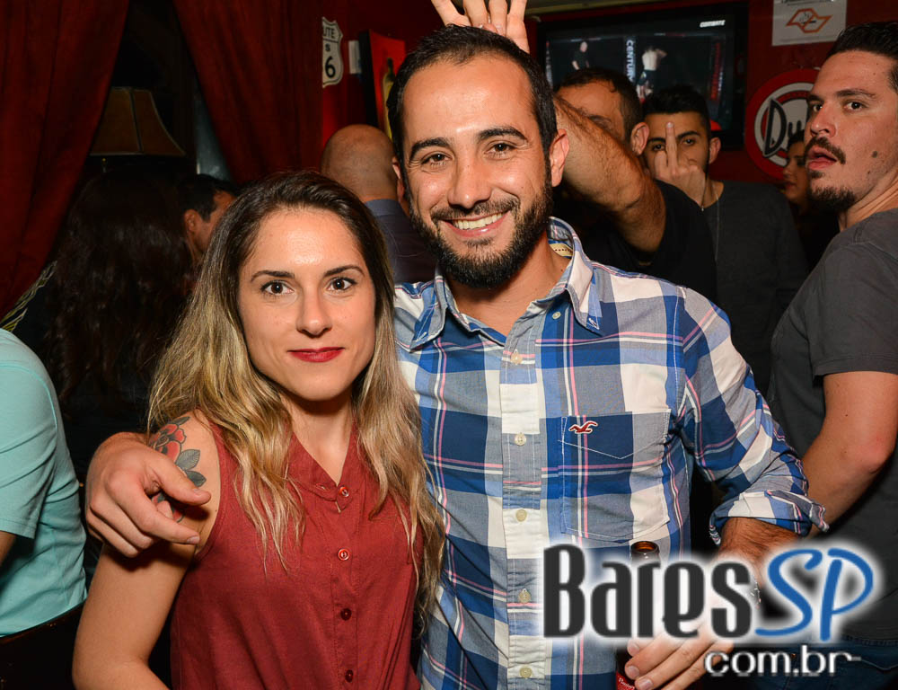 Piper e William Kim comandaram a noite com pop rock no Republic Pub Piper e William Kim comandaram a noite com pop rock no Republic Pub