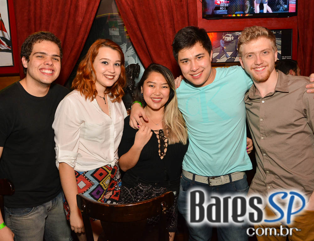 Piper e William Kim comandaram a noite com pop rock no Republic Pub Piper e William Kim comandaram a noite com pop rock no Republic Pub