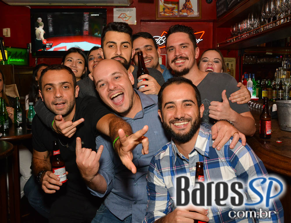 Piper e William Kim comandaram a noite com pop rock no Republic Pub Piper e William Kim comandaram a noite com pop rock no Republic Pub