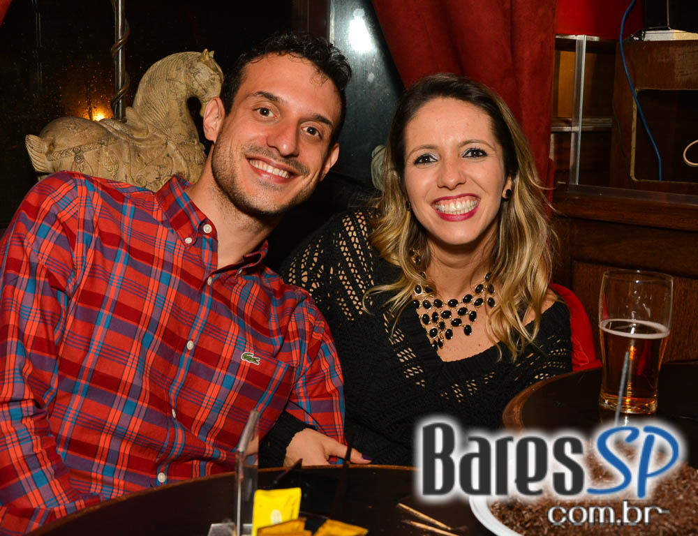 Piper e William Kim comandaram a noite com pop rock no Republic Pub Piper e William Kim comandaram a noite com pop rock no Republic Pub