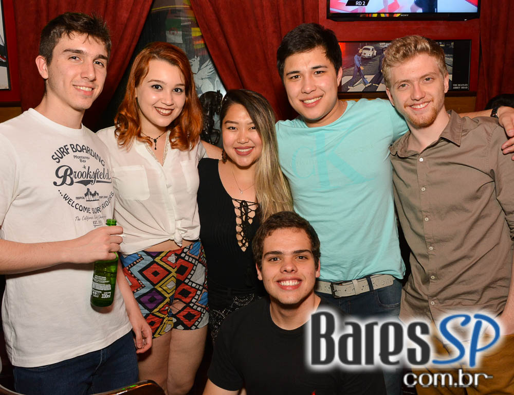 Piper e William Kim comandaram a noite com pop rock no Republic Pub Piper e William Kim comandaram a noite com pop rock no Republic Pub