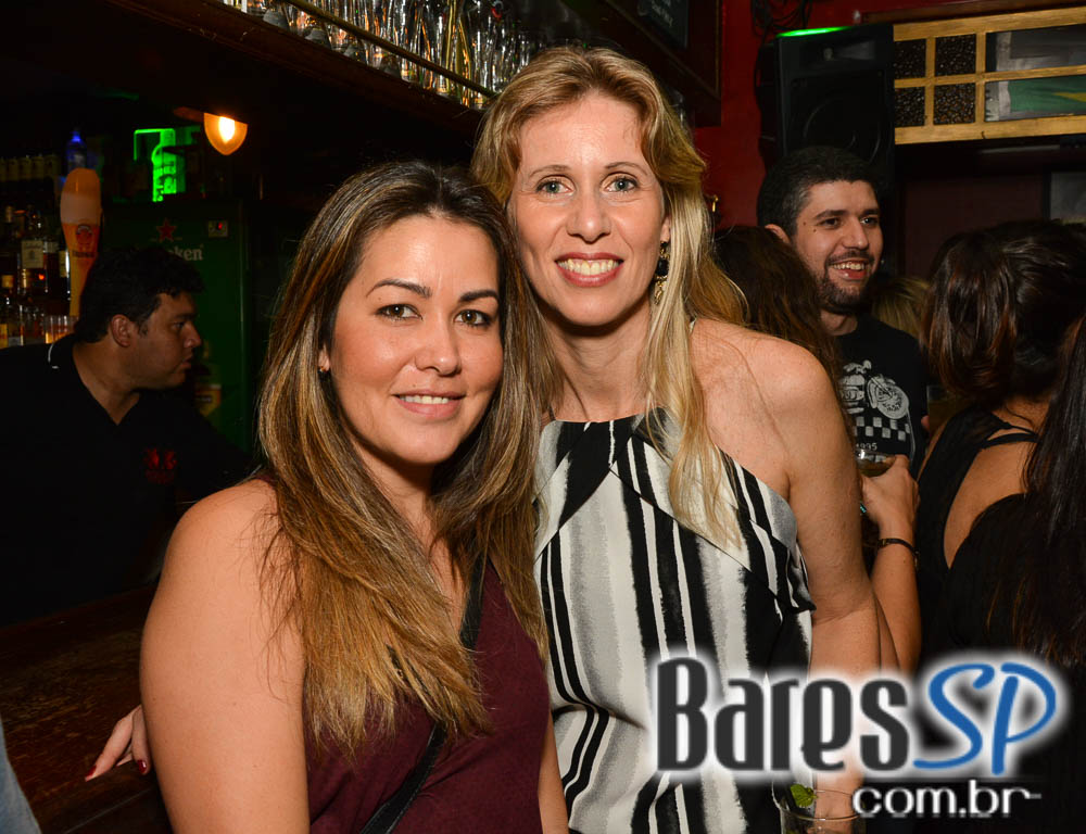 Piper e William Kim comandaram a noite com pop rock no Republic Pub Piper e William Kim comandaram a noite com pop rock no Republic Pub