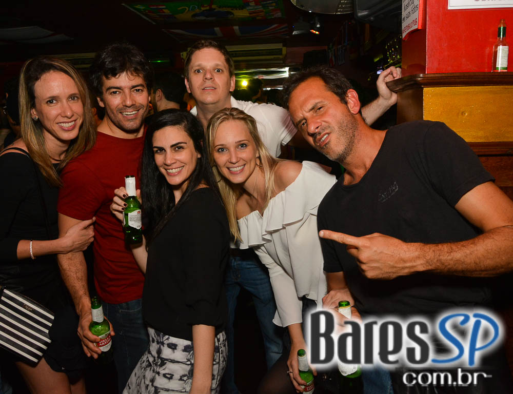 Piper e William Kim comandaram a noite com pop rock no Republic Pub Piper e William Kim comandaram a noite com pop rock no Republic Pub