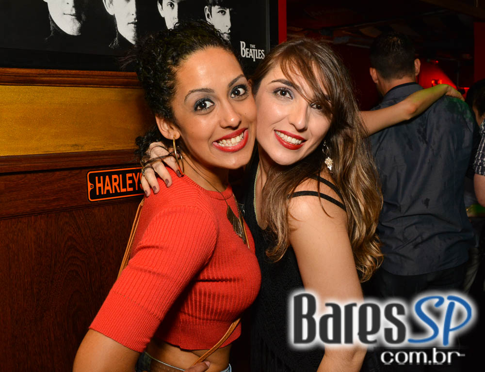 Piper e William Kim comandaram a noite com pop rock no Republic Pub Piper e William Kim comandaram a noite com pop rock no Republic Pub