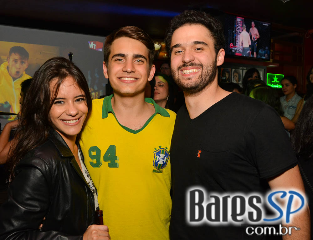 Piper e William Kim comandaram a noite com pop rock no Republic Pub Piper e William Kim comandaram a noite com pop rock no Republic Pub