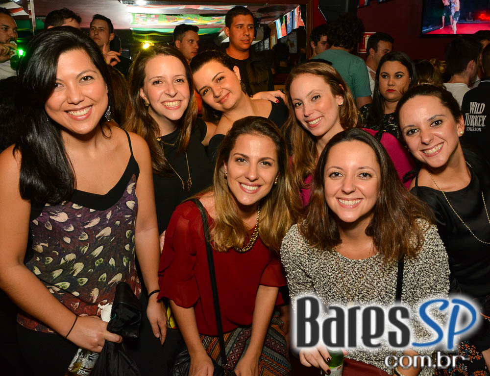 Piper e William Kim comandaram a noite com pop rock no Republic Pub Piper e William Kim comandaram a noite com pop rock no Republic Pub