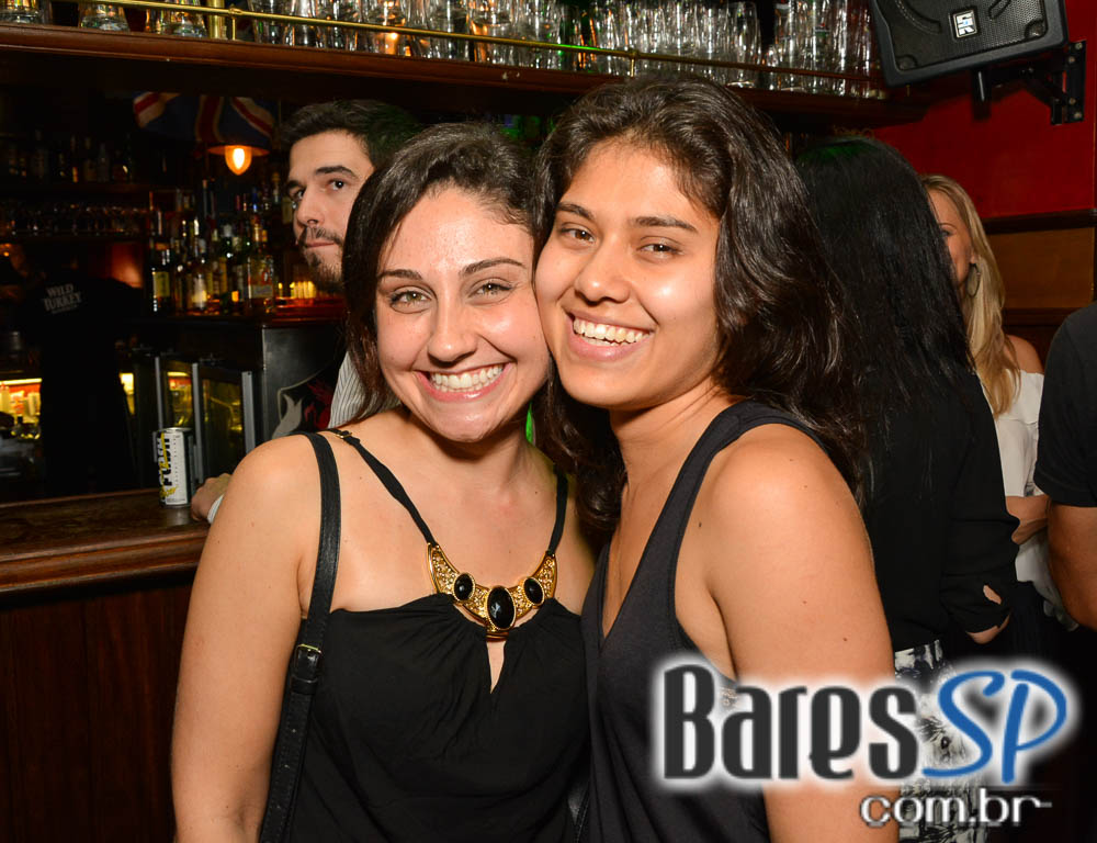 Piper e William Kim comandaram a noite com pop rock no Republic Pub Piper e William Kim comandaram a noite com pop rock no Republic Pub