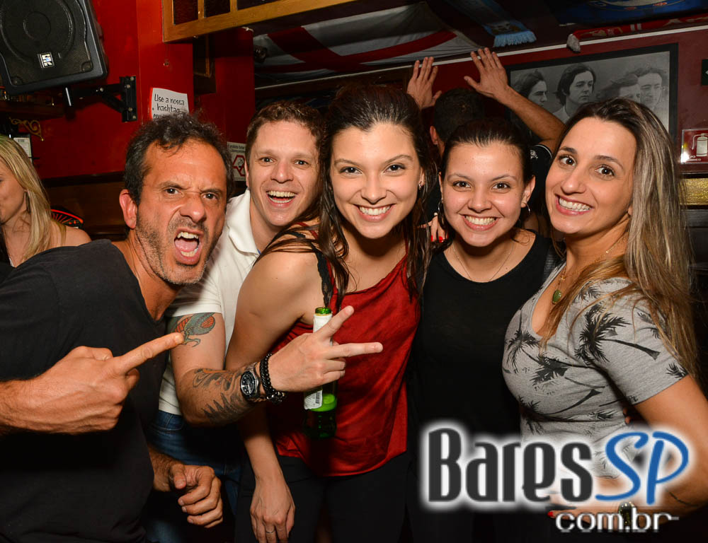 Piper e William Kim comandaram a noite com pop rock no Republic Pub Piper e William Kim comandaram a noite com pop rock no Republic Pub