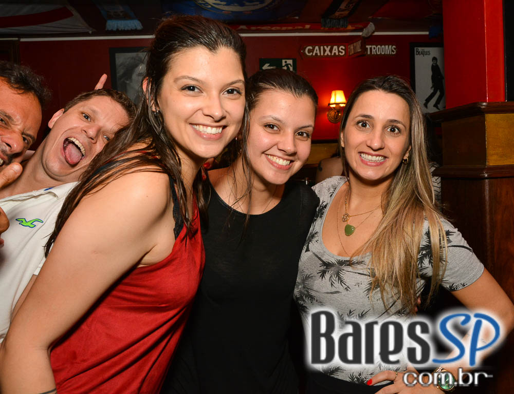 Piper e William Kim comandaram a noite com pop rock no Republic Pub Piper e William Kim comandaram a noite com pop rock no Republic Pub