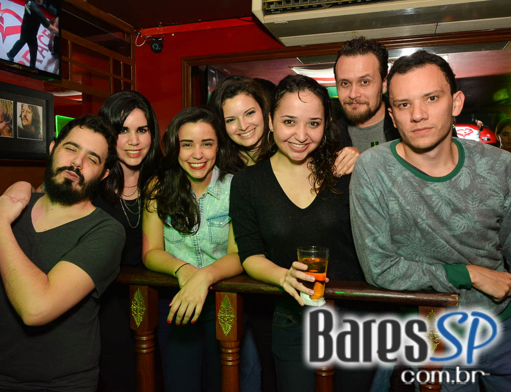 Piper e William Kim comandaram a noite com pop rock no Republic Pub Piper e William Kim comandaram a noite com pop rock no Republic Pub