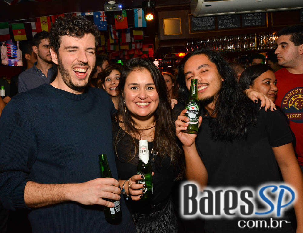 Piper e William Kim comandaram a noite com pop rock no Republic Pub Piper e William Kim comandaram a noite com pop rock no Republic Pub