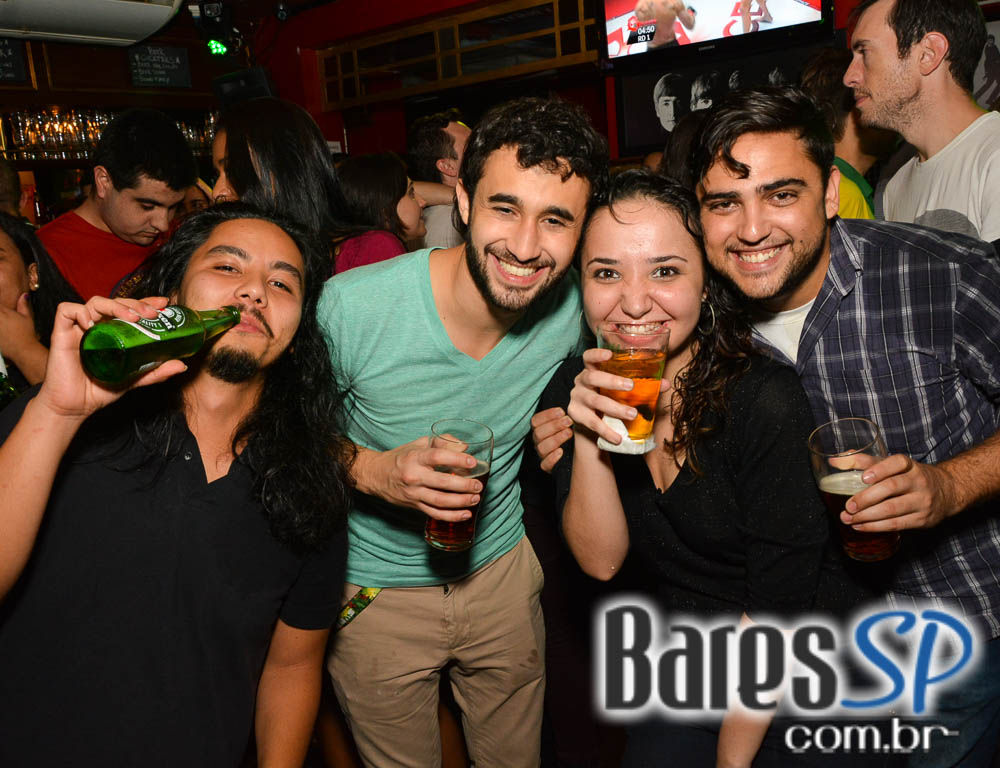 Piper e William Kim comandaram a noite com pop rock no Republic Pub Piper e William Kim comandaram a noite com pop rock no Republic Pub