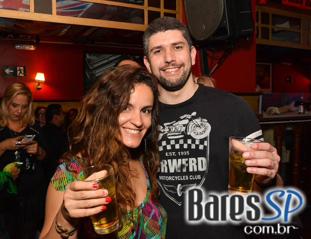 Piper e William Kim comandaram a noite com pop rock no Republic Pub Piper e William Kim comandaram a noite com pop rock no Republic Pub