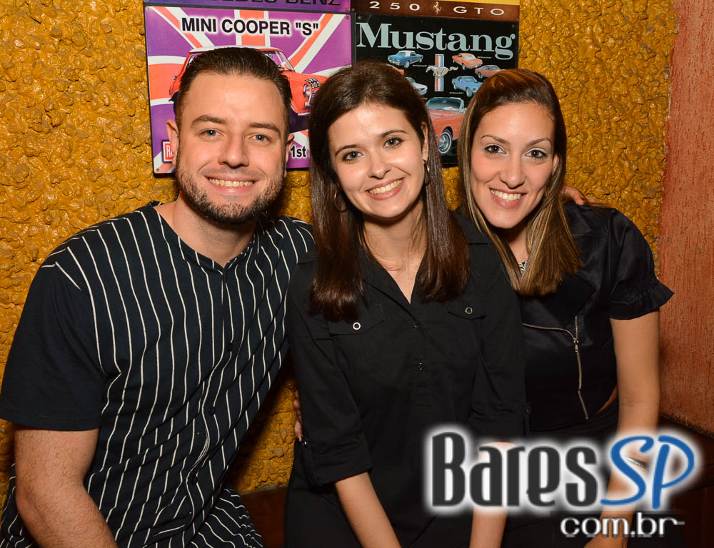 Piper e William Kim comandaram a noite com pop rock no Republic Pub Piper e William Kim comandaram a noite com pop rock no Republic Pub