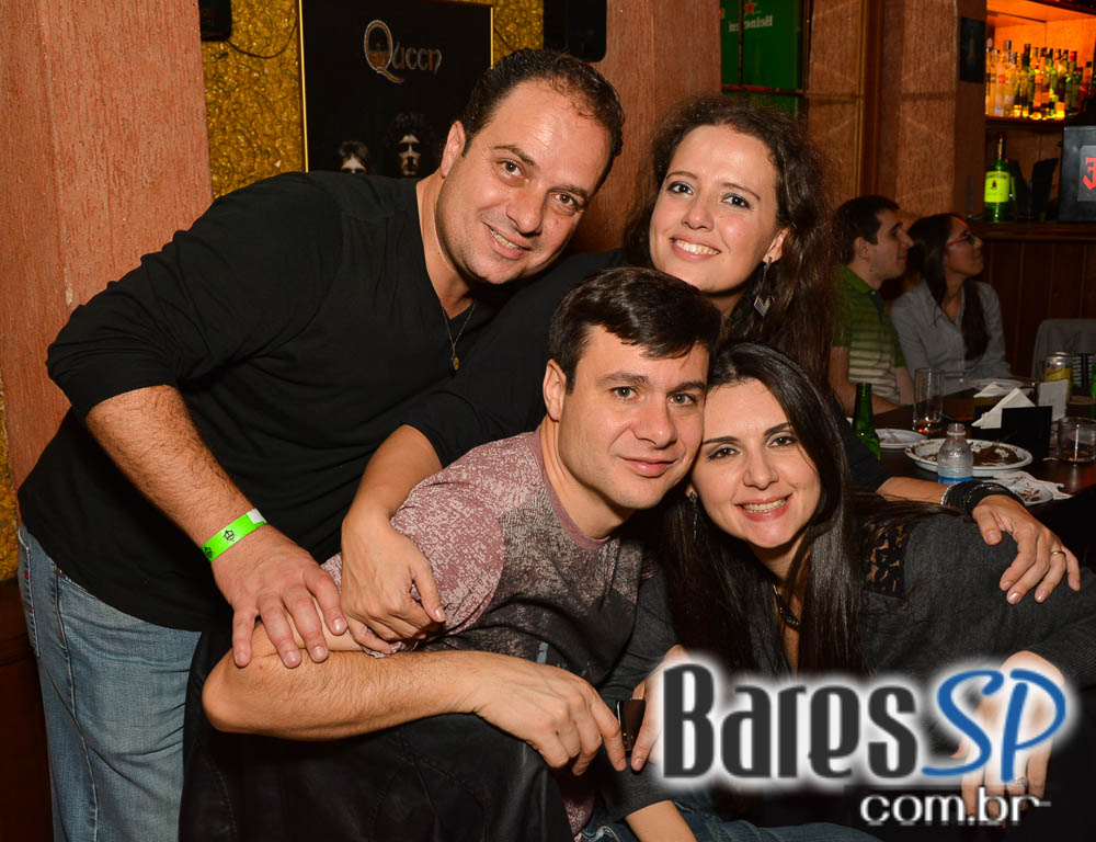 Piper e William Kim comandaram a noite com pop rock no Republic Pub Piper e William Kim comandaram a noite com pop rock no Republic Pub