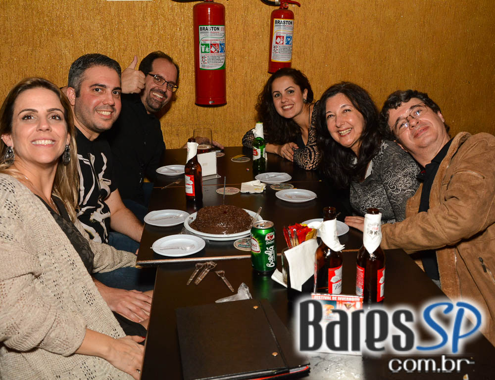 Piper e William Kim comandaram a noite com pop rock no Republic Pub Piper e William Kim comandaram a noite com pop rock no Republic Pub