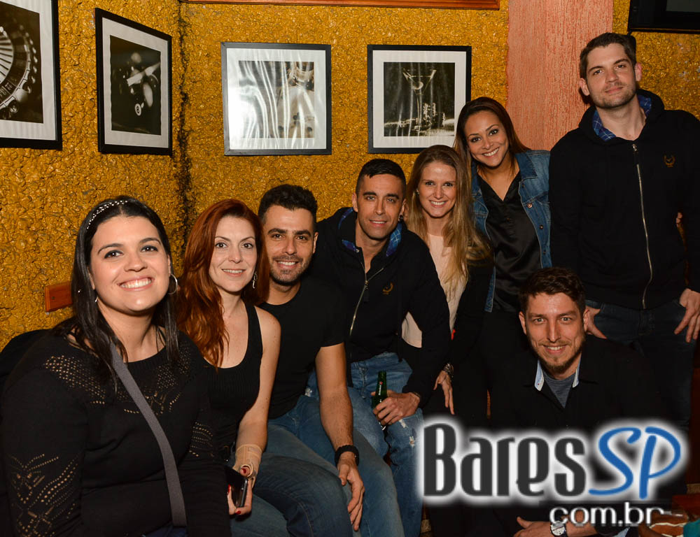 Piper e William Kim comandaram a noite com pop rock no Republic Pub Piper e William Kim comandaram a noite com pop rock no Republic Pub