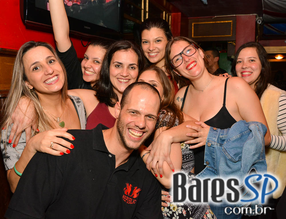 Piper e William Kim comandaram a noite com pop rock no Republic Pub Piper e William Kim comandaram a noite com pop rock no Republic Pub