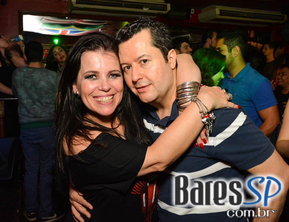 Piper e William Kim comandaram a noite com pop rock no Republic Pub Piper e William Kim comandaram a noite com pop rock no Republic Pub