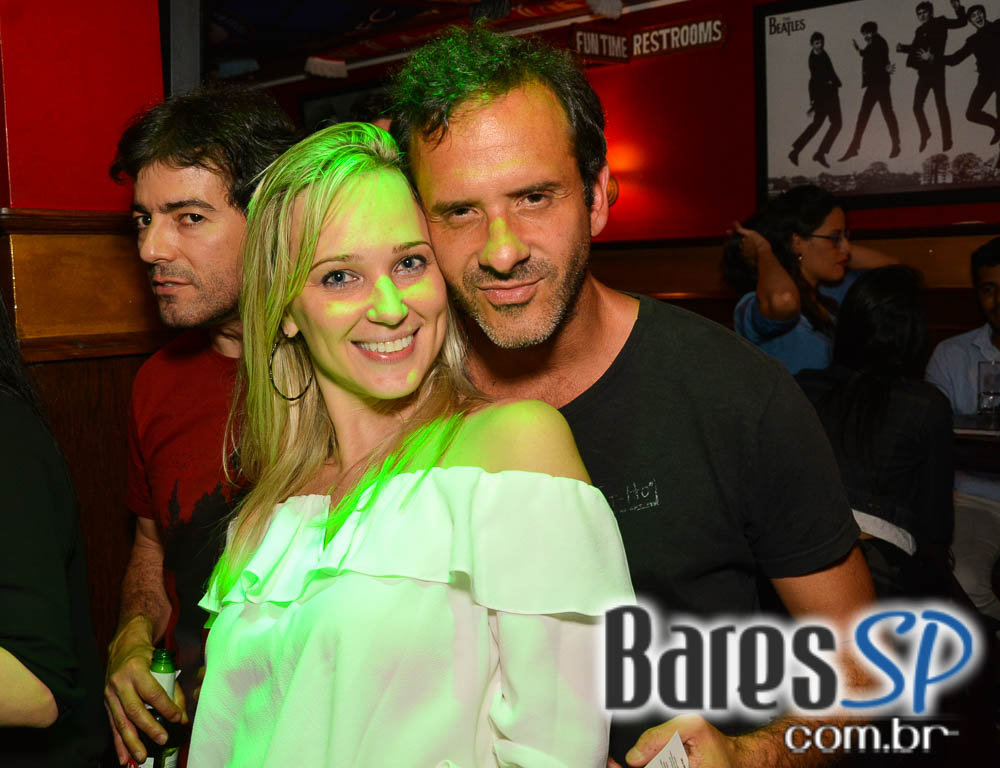 Piper e William Kim comandaram a noite com pop rock no Republic Pub Piper e William Kim comandaram a noite com pop rock no Republic Pub