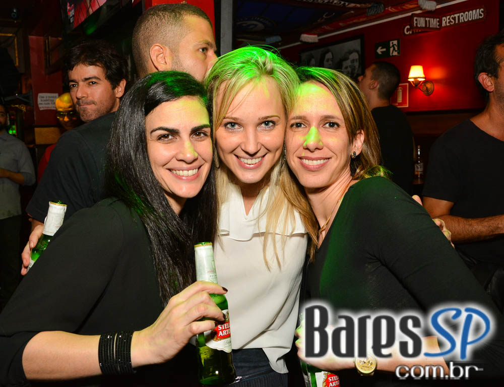 Piper e William Kim comandaram a noite com pop rock no Republic Pub Piper e William Kim comandaram a noite com pop rock no Republic Pub