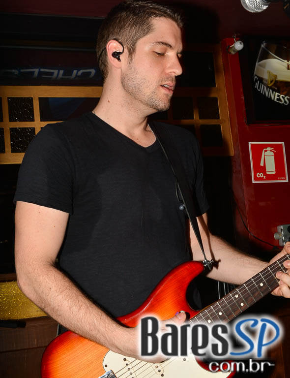 Piper e William Kim comandaram a noite com pop rock no Republic Pub Piper e William Kim comandaram a noite com pop rock no Republic Pub