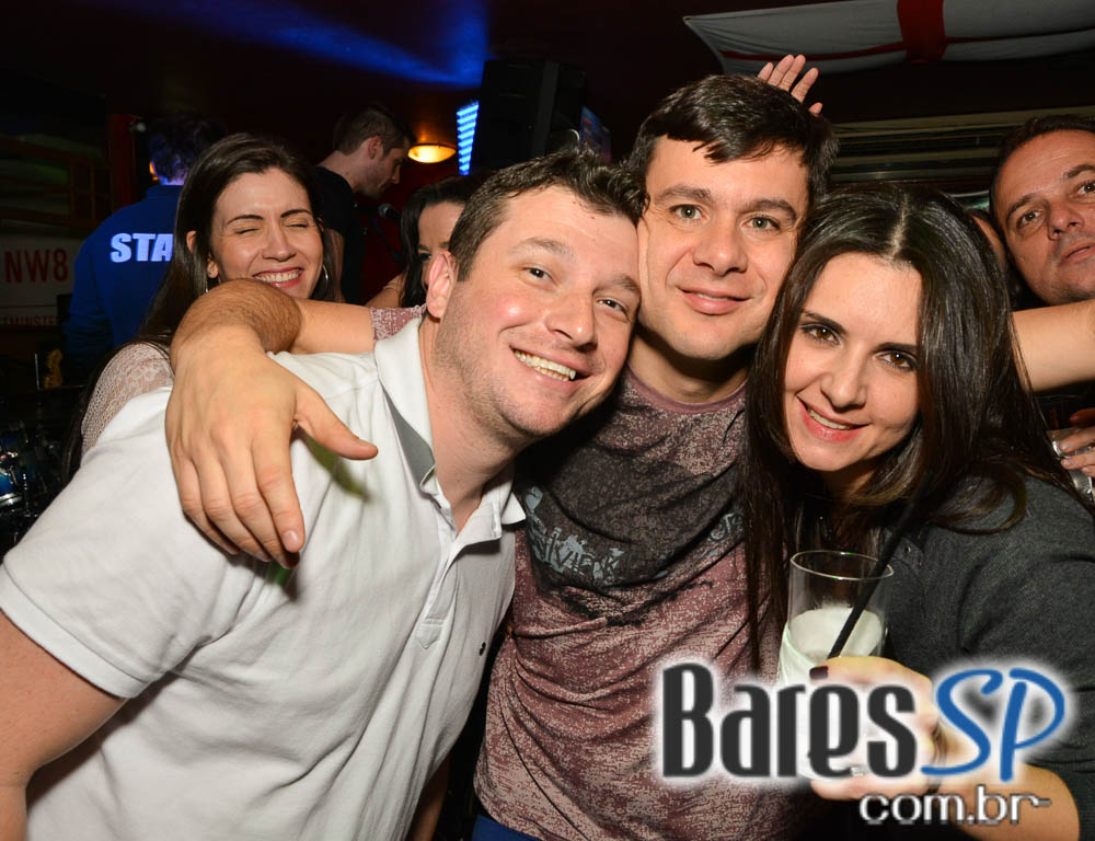 Piper e William Kim comandaram a noite com pop rock no Republic Pub Piper e William Kim comandaram a noite com pop rock no Republic Pub