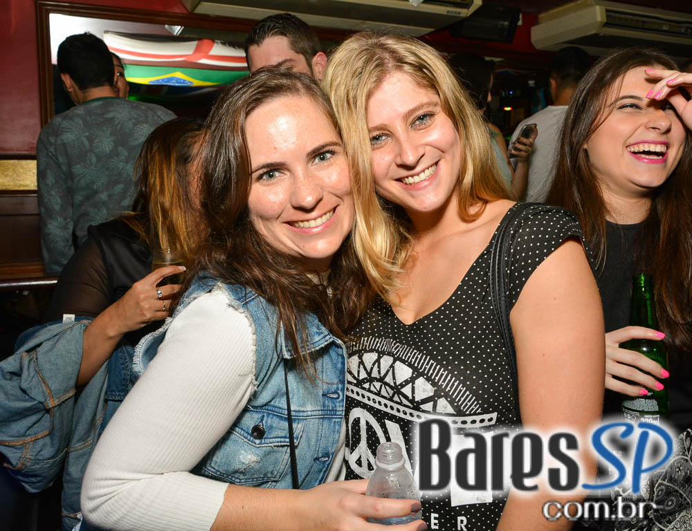 Piper e William Kim comandaram a noite com pop rock no Republic Pub Piper e William Kim comandaram a noite com pop rock no Republic Pub