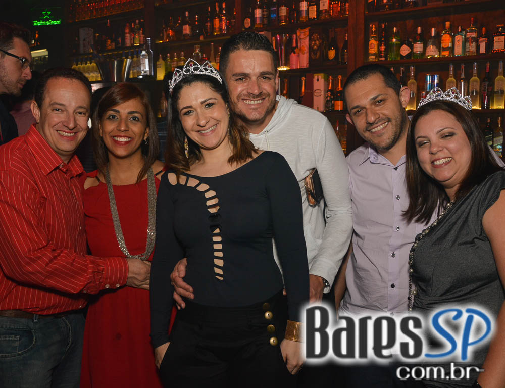 Akbar Lounge e Disco recebeu os agitos da Noite do Vermelho Akbar Lounge e Disco recebeu os agitos da Noite do Vermelho