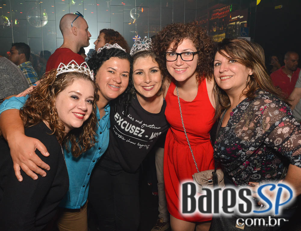 Akbar Lounge e Disco recebeu os agitos da Noite do Vermelho Akbar Lounge e Disco recebeu os agitos da Noite do Vermelho