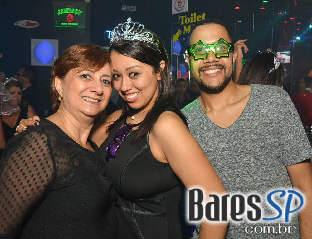 Akbar Lounge e Disco recebeu os agitos da Noite do Vermelho Akbar Lounge e Disco recebeu os agitos da Noite do Vermelho