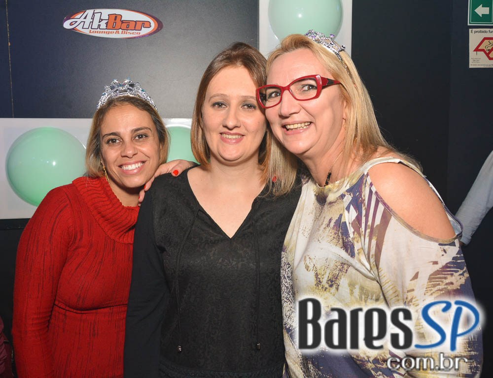 Akbar Lounge e Disco recebeu os agitos da Noite do Vermelho Akbar Lounge e Disco recebeu os agitos da Noite do Vermelho