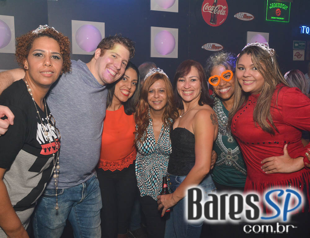 Akbar Lounge e Disco recebeu os agitos da Noite do Vermelho Akbar Lounge e Disco recebeu os agitos da Noite do Vermelho