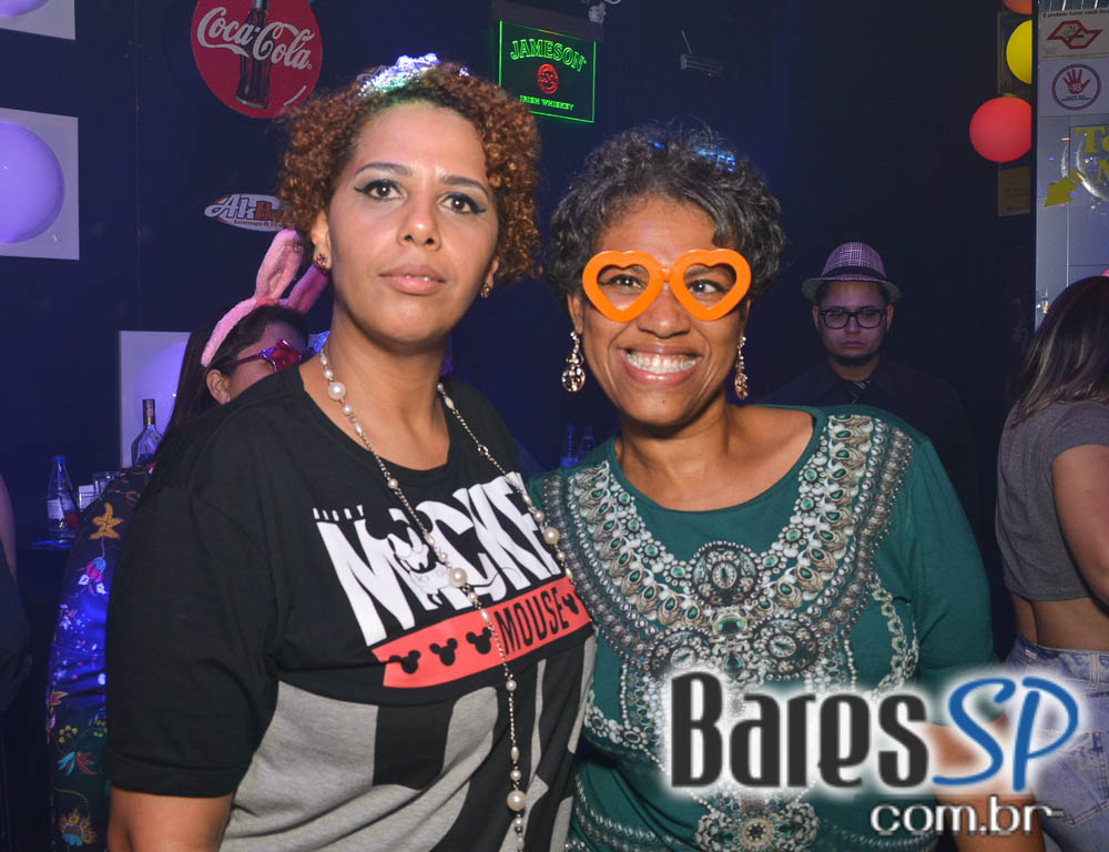 Akbar Lounge e Disco recebeu os agitos da Noite do Vermelho Akbar Lounge e Disco recebeu os agitos da Noite do Vermelho