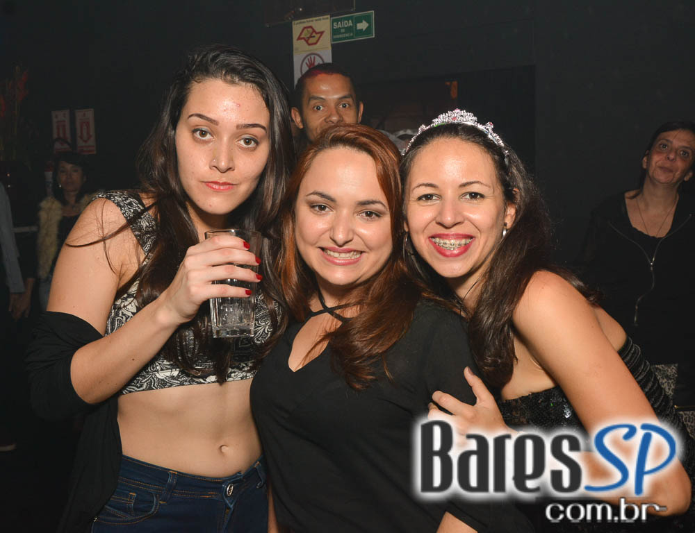 Akbar Lounge e Disco recebeu os agitos da Noite do Vermelho Akbar Lounge e Disco recebeu os agitos da Noite do Vermelho