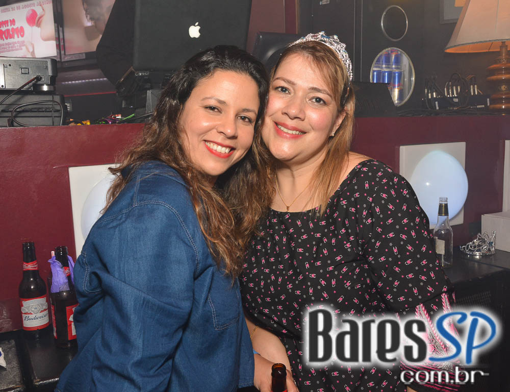 Akbar Lounge e Disco recebeu os agitos da Noite do Vermelho Akbar Lounge e Disco recebeu os agitos da Noite do Vermelho