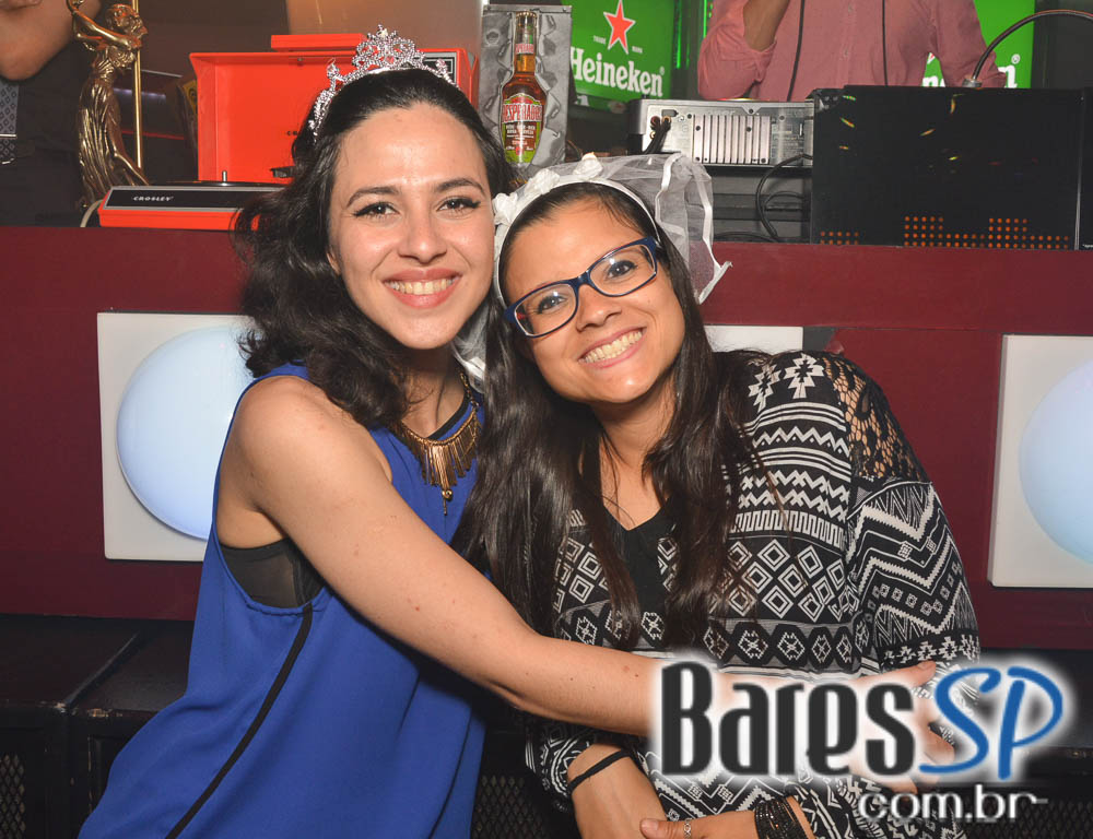 Akbar Lounge e Disco recebeu os agitos da Noite do Vermelho Akbar Lounge e Disco recebeu os agitos da Noite do Vermelho