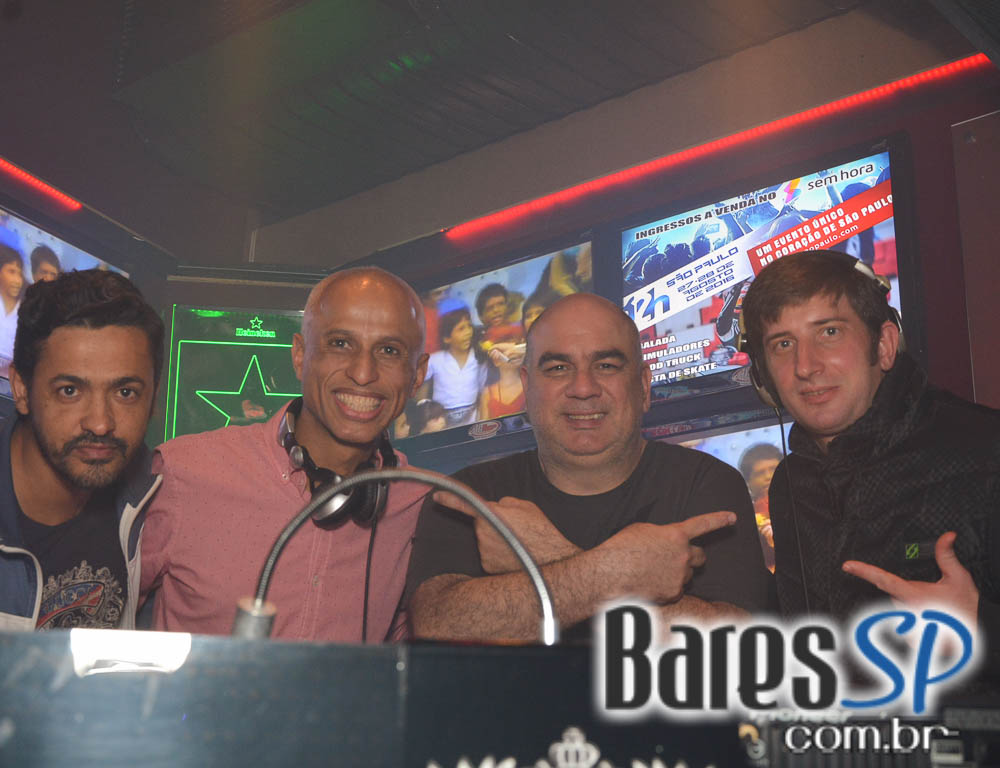 Akbar Lounge e Disco recebeu os agitos da Noite do Vermelho Akbar Lounge e Disco recebeu os agitos da Noite do Vermelho