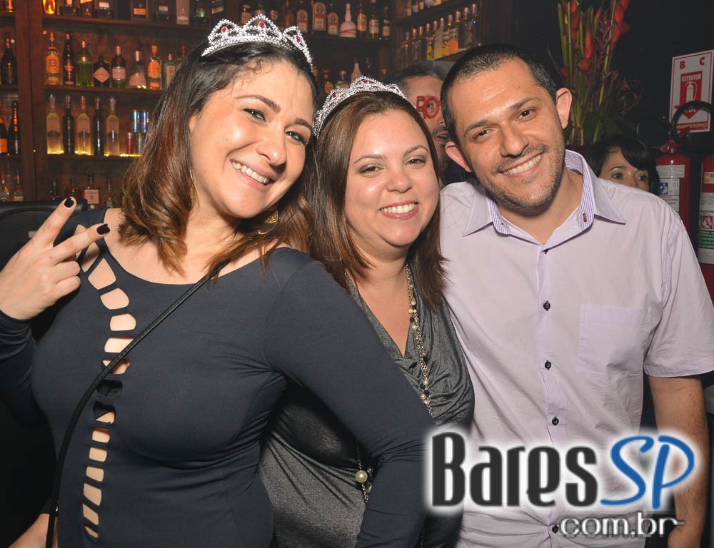 Akbar Lounge e Disco recebeu os agitos da Noite do Vermelho Akbar Lounge e Disco recebeu os agitos da Noite do Vermelho